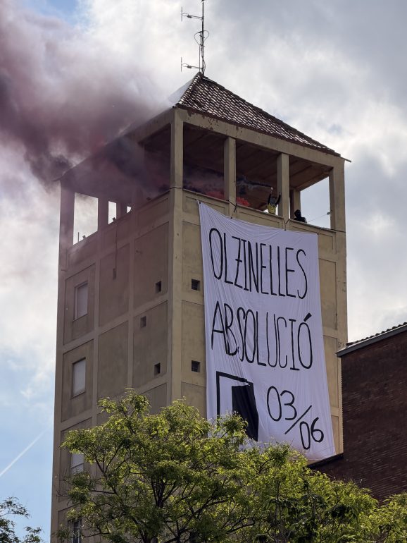 Pancartta "Olzinelles Absolució"